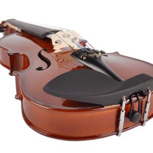 VIOLINO LEONARDO 3/4 NATURAL truttura solida, vernice in nitrocellulosa, tastiera e piroli di colore nero, cordiera con tiracantini integrati, custodia con 2 sedi per gli archetti e un cassetto per gli accessori. Archetto e pece inclusi.