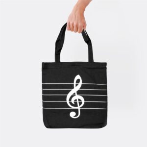 Borsa Nera con Chiave di Violino Ormai non ne possiamo fare a meno...più se ne hanno, meglio è!
Le borse in tela sono utilissime in ogni circostanza; comode per fare la spesa oppure per portare libri e quaderni.
Resistenti e pratiche, sono adatti per tutti.

Modello con manici lunghi, sfondo nero e la stampa di un pentagramma con chiave di violino bianchi.
Dimensione 40 x 36 x 9cm